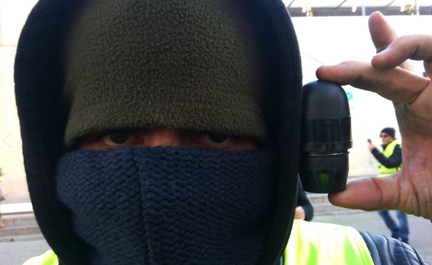 Comment se protéger au mieux des gaz lacrymogènes dans les manifestations?