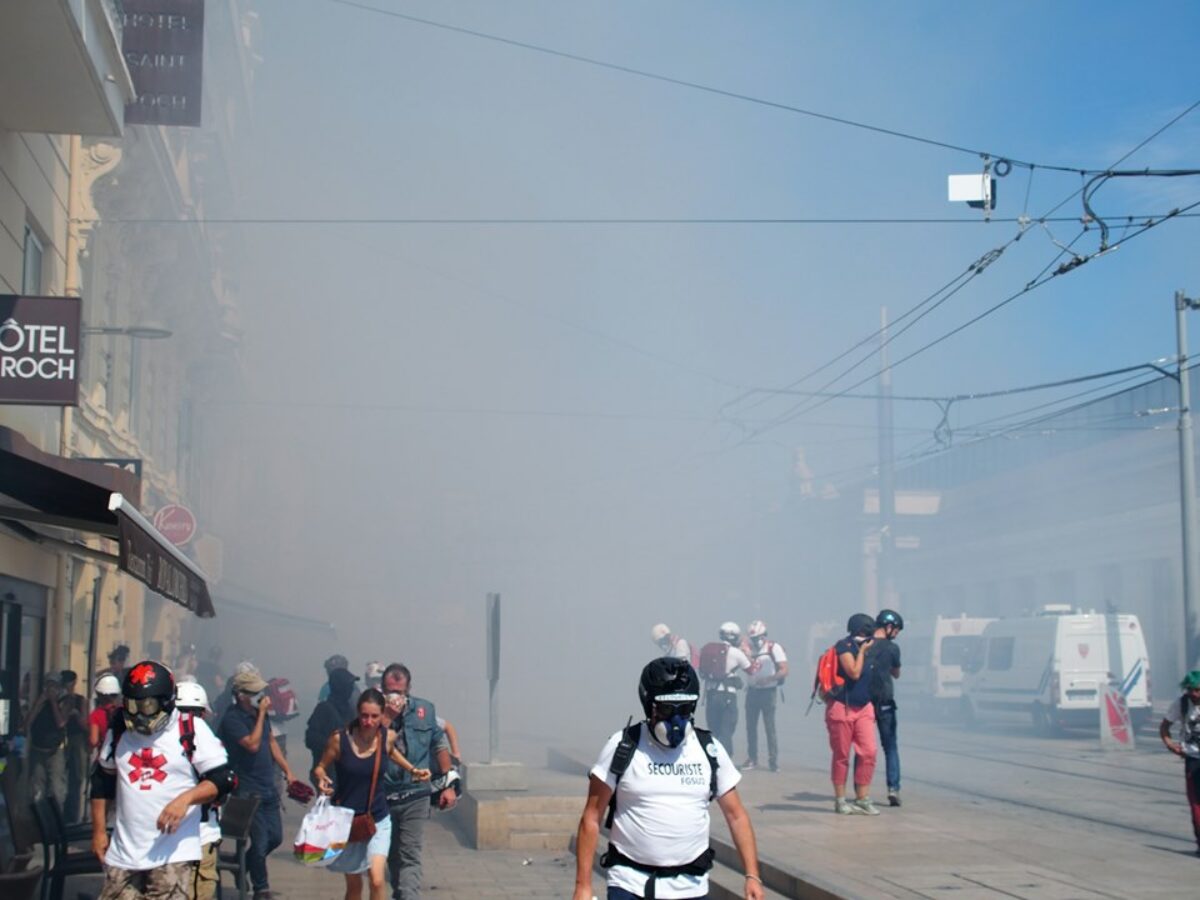 VIDEO. Montpellier : une voiture de la police municipale incendiée durant  la manifestation des gilets jaunes