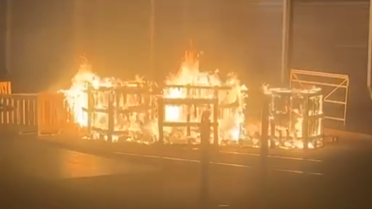 VIDEO. Montpellier : une voiture de la police municipale incendiée durant  la manifestation des gilets jaunes