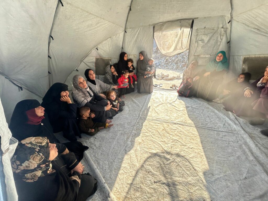 IMG 3921 Témoignage d'Abu Amir, le 23 novembre 2025 - Le soutien psychologique, une ligne de défense contre la pluie et le froid